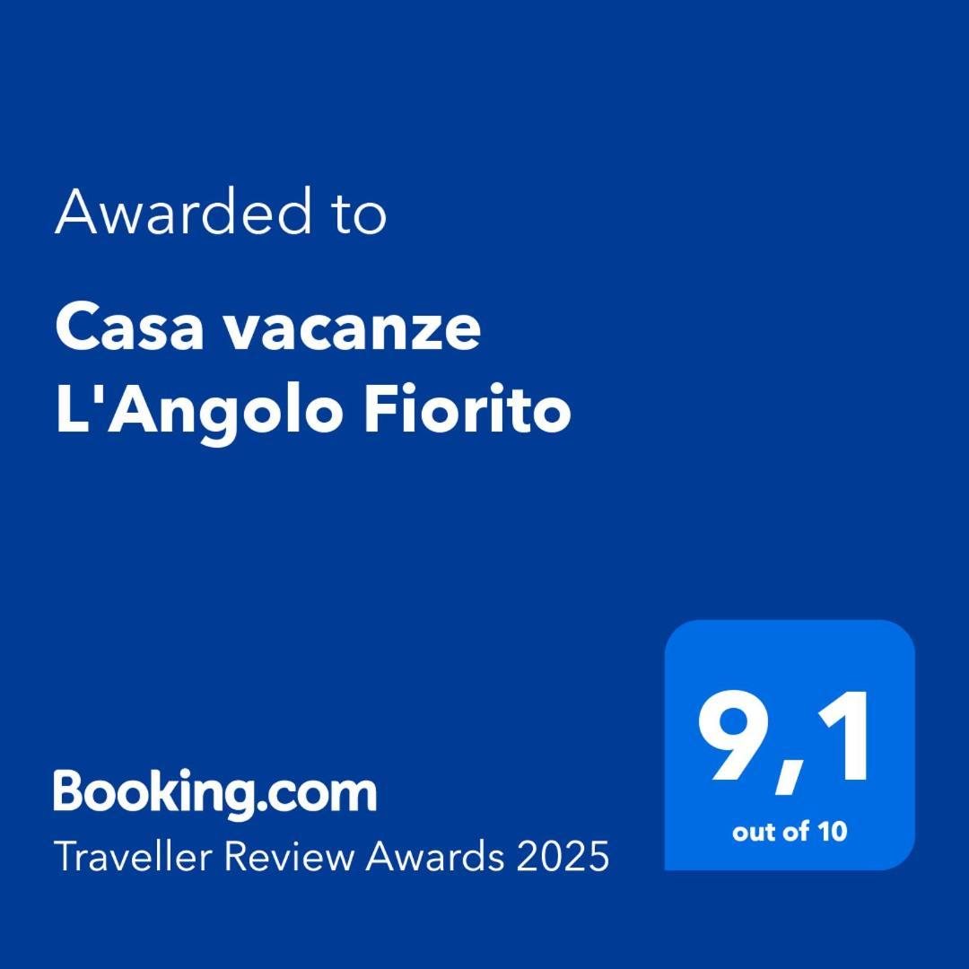 Casa Vacanze L'Angolo Fiorito Bettolle Exterior photo